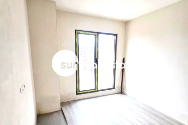 Shtepi ne shitje Apartament ne Tirane, 2+1, Mobilimi Bosh, pa mobiluar, Pagesa 224,659  Euro.