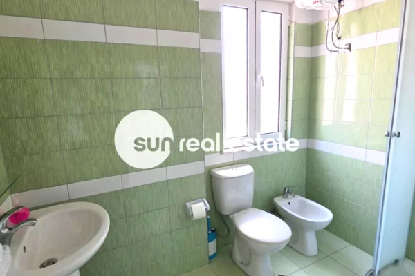 Shtepi me qera Apartament ne Shkoder, 3+1, Mobilimi E mobiluar, Pagesa 55,000  Leke.