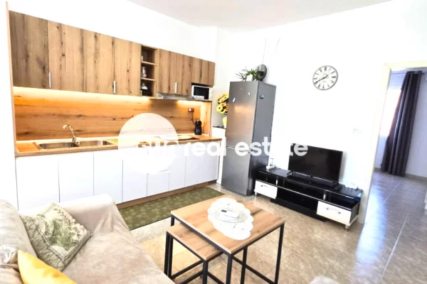 Shtepi me qera Apartament ne Shkoder, 3+1, Mobilimi E mobiluar, Pagesa 55,000  Leke.