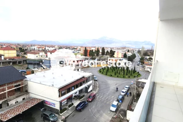 Shtepi ne shitje Apartament ne Shkoder, 2+1, Mobilimi Bosh, pa mobiluar, Pagesa 132,000  Euro.