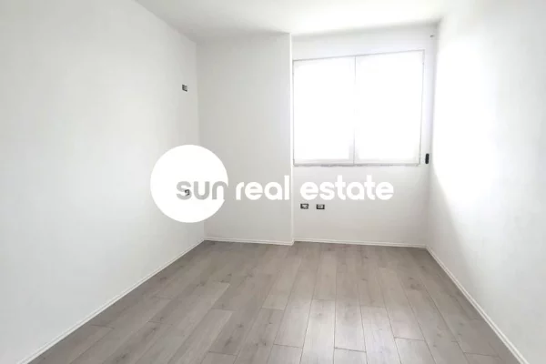 Shtepi ne shitje Apartament ne Shkoder, 2+1, Mobilimi Bosh, pa mobiluar, Pagesa 132,000  Euro.