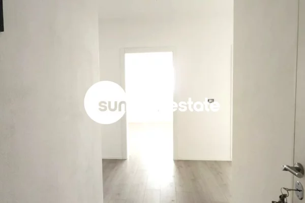 Shtepi ne shitje Apartament ne Shkoder, 2+1, Mobilimi Bosh, pa mobiluar, Pagesa 132,000  Euro.