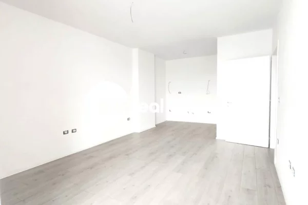 Shtepi ne shitje Apartament ne Shkoder, 2+1, Mobilimi Bosh, pa mobiluar, Pagesa 117,600  Euro.