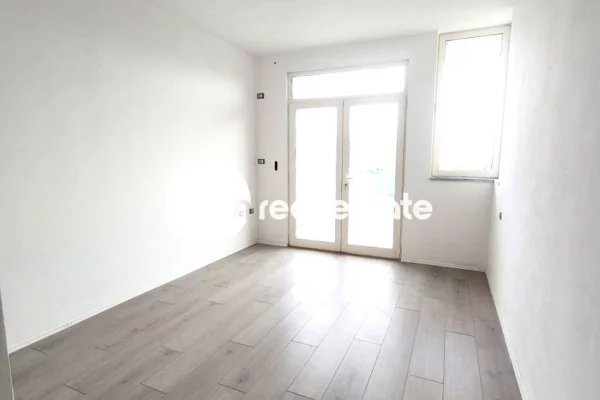 Shtepi ne shitje Apartament ne Shkoder, 2+1, Mobilimi Bosh, pa mobiluar, Pagesa 117,600  Euro.