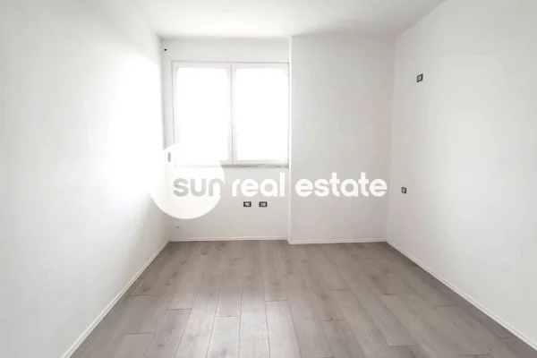Shtepi ne shitje Apartament ne Shkoder, 2+1, Mobilimi Bosh, pa mobiluar, Pagesa 117,600  Euro.