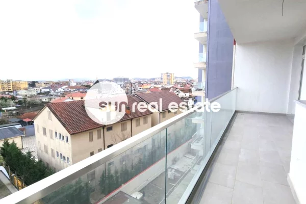 Shtepi ne shitje Apartament ne Shkoder, 2+1, Mobilimi Bosh, pa mobiluar, Pagesa 117,600  Euro.