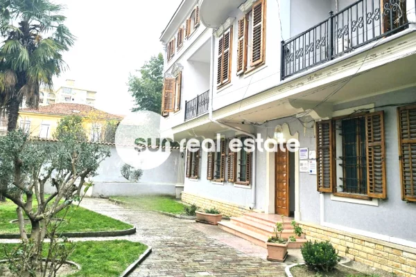 JEPET ME QIRA AMBIENT BIZNESI, PEDONALE, SHKODER