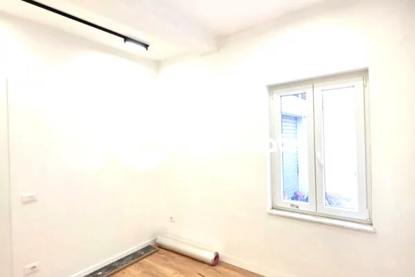 Ambient biznesi me qera 3+1 ne Shkoder - 35,000 Leke