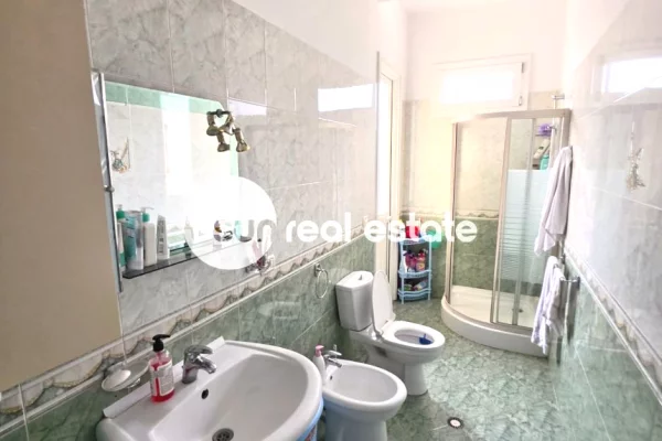 Shtepi me qera Apartament ne Shkoder, 2+1, Mobilimi E mobiluar, Pagesa 40,000  Leke.