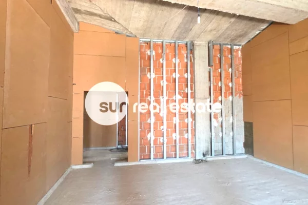 Shtepi ne shitje Apartament ne Shkoder, 3+1, Mobilimi Bosh, pa mobiluar, Pagesa 324,000  Euro.