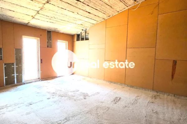 Shtepi ne shitje Apartament ne Shkoder, 3+1, Mobilimi Bosh, pa mobiluar, Pagesa 324,000  Euro.