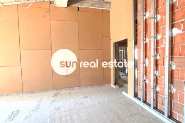 Shtepi ne shitje Apartament ne Shkoder, 3+1, Mobilimi Bosh, pa mobiluar, Pagesa 324,000  Euro.