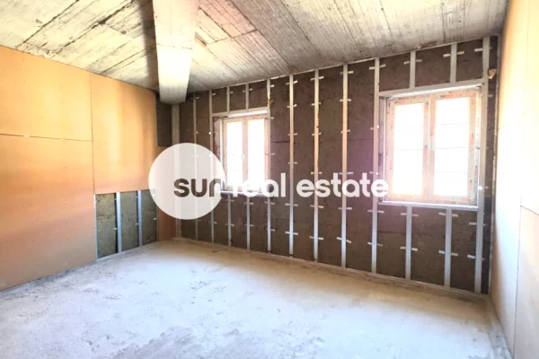 Shtepi ne shitje Apartament ne Shkoder, 3+1, Mobilimi Bosh, pa mobiluar, Pagesa 324,000  Euro.