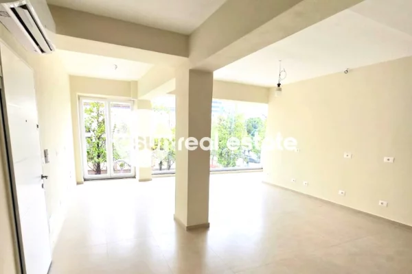 JEPET ME QIRA AMBIENT BIZNESI, AFER XHAMISE SE PARRUCES, SHKODER
