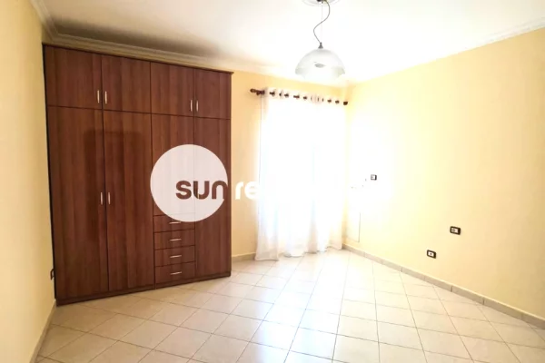 Shtepi me qera Apartament ne Shkoder, 2+1, Mobilimi E mobiluar, Pagesa 40,000  Leke.