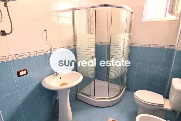 Shtepi me qera Apartament ne Shkoder, 2+1, Mobilimi E mobiluar, Pagesa 40,000  Leke.