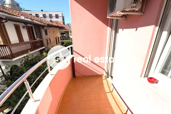 JEPET ME QIRA AMBIENT BIZNESI, TEK GJYLBEGET, SHKODER