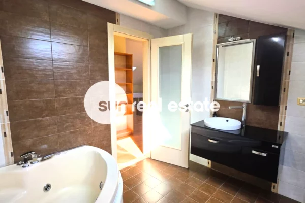 Shtepi me qera Apartament ne Shkoder, 2+1, Mobilimi E mobiluar, Pagesa 70,000  Leke.