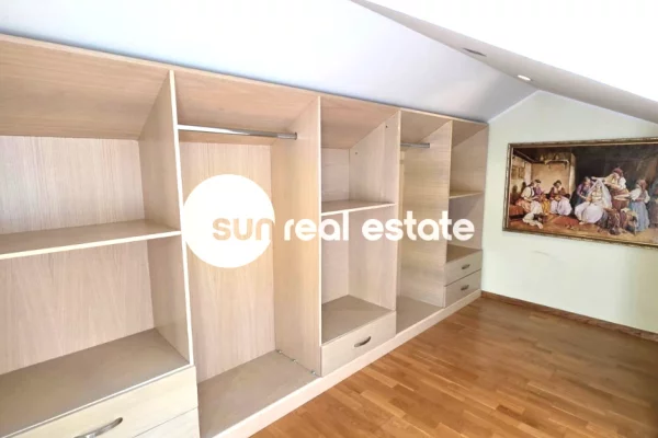 Shtepi me qera Apartament ne Shkoder, 2+1, Mobilimi E mobiluar, Pagesa 70,000  Leke.