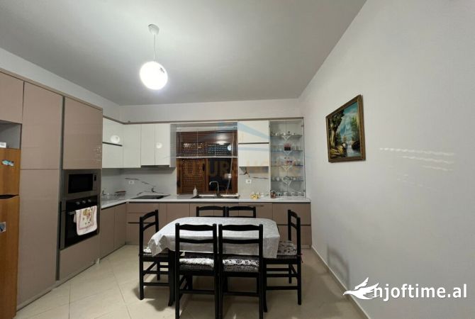 Casa privata/Indipendente in vendita a Lushnja 2+1, Arredato