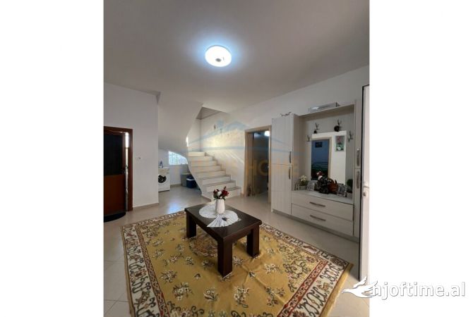 Casa privata/Indipendente in vendita a Lushnja 2+1, Arredato