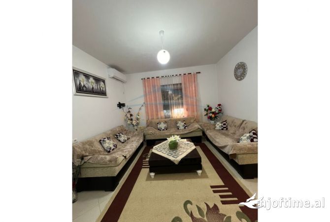 Casa privata/Indipendente in vendita a Lushnja 2+1, Arredato