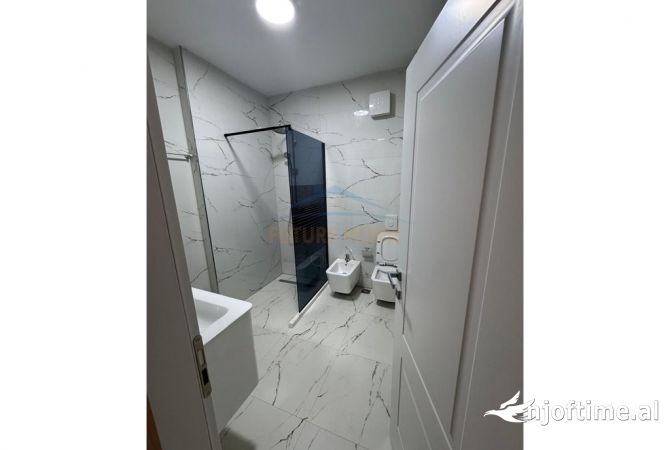 Shtepi me qera Apartament ne Durres, 1+1, Mobilimi E mobiluar, Pagesa 300  Euro.