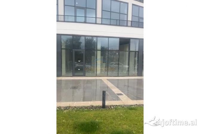 Ambiente Commerciale in Affitto 1+1 a Tirana - 3,000 Euro