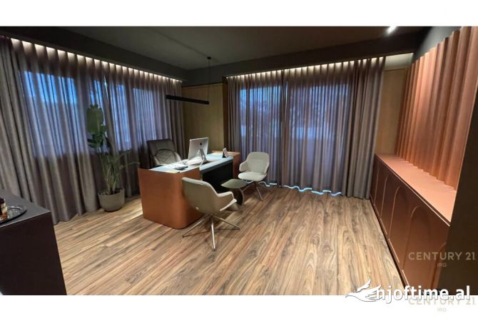 Ambiente Commerciale in Affitto 3+1 a Tirana - 2,500 Euro