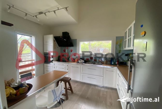 Truall ose Toke ne Tirane - 650,000 Euro