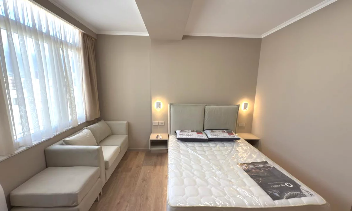 Shtepi ne shitje Apartament ne Tirane, Garsoniere, Mobilimi E mobiluar, Pagesa 100,000  Euro.