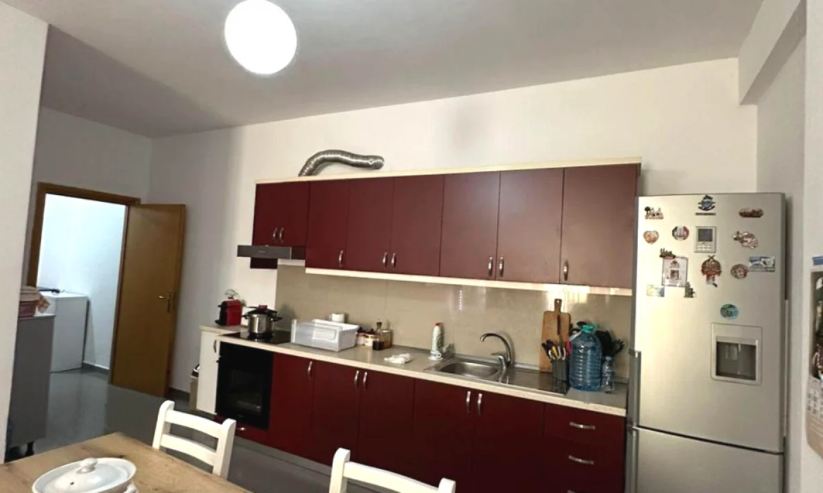 Appartamento in vendita a Tirana 2+1, Arredato