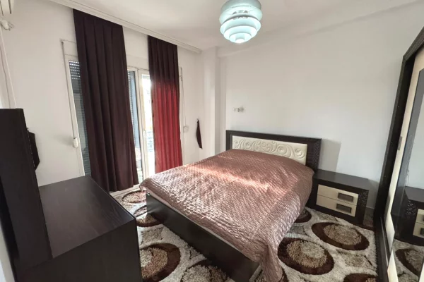 Shtepi me qera Apartament ne Tirane, 2+1, Mobilimi E mobiluar, Pagesa 600  Euro.