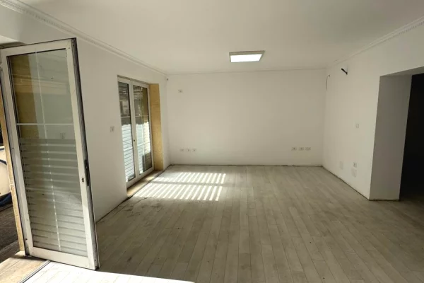 Ambient biznesi me qera 3+1 ne Tirane - 1,200 Euro