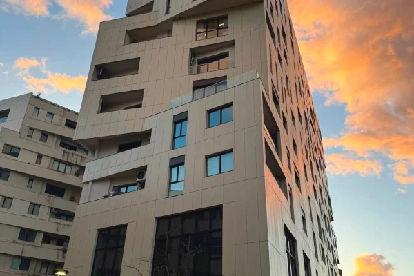 Shtepi ne shitje Apartament ne Tirane, 1+1, Mobilimi Bosh, pa mobiluar, Pagesa 158,000  Euro.