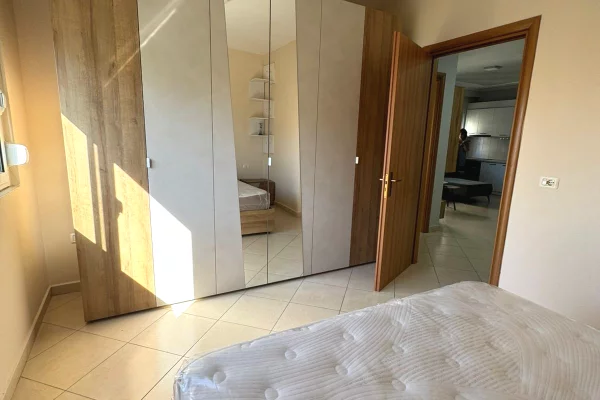 Shtepi me qera Apartament ne Tirane, 2+1, Mobilimi E mobiluar, Pagesa 65,000  Leke.