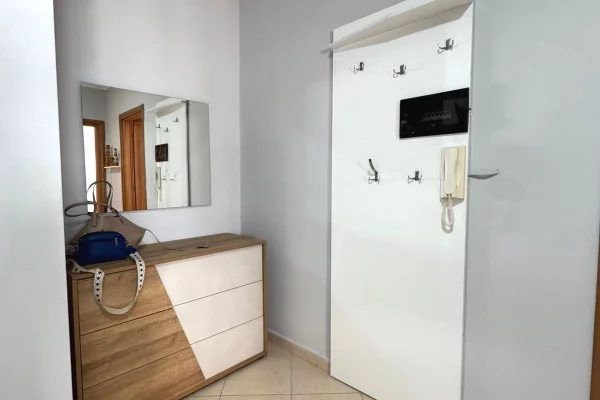 Shtepi me qera Apartament ne Tirane, 2+1, Mobilimi E mobiluar, Pagesa 65,000  Leke.