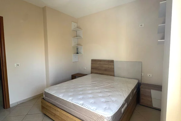 Shtepi me qera Apartament ne Tirane, 2+1, Mobilimi E mobiluar, Pagesa 65,000  Leke.