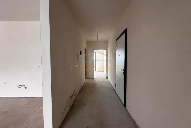 Shtepi ne shitje Apartament ne Tirane, 2+1, Mobilimi Bosh, pa mobiluar, Pagesa 177,500  Euro.