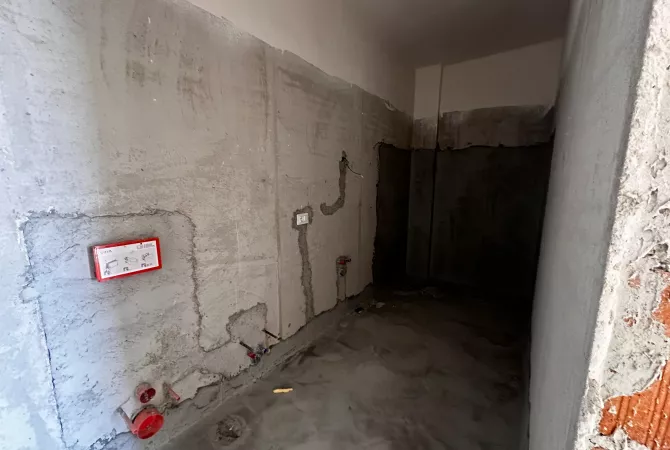 Shtepi ne shitje Apartament ne Tirane, 2+1, Mobilimi Bosh, pa mobiluar, Pagesa 177,500  Euro.