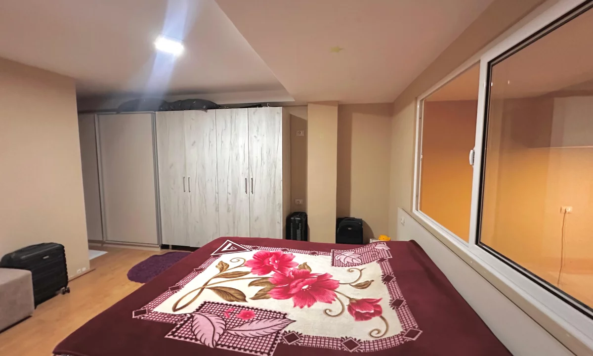 Shtepi ne shitje Duplex(shtepi me 2 kate) ne Tirane, 1+1, Mobilimi E mobiluar, Pagesa 87,000  Euro.