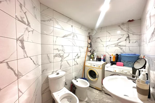 Shtepi ne shitje Duplex(shtepi me 2 kate) ne Tirane, 1+1, Mobilimi E mobiluar, Pagesa 87,000  Euro.