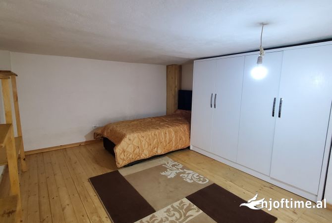 Ambiente Commerciale in Vendita 1+1 a Tirana - 65,000 Euro