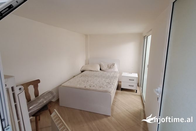 Ambiente Commerciale in Vendita 1+1 a Tirana - 65,000 Euro