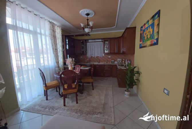 Casa privata/Indipendente in vendita a Koriza 5+1, Arredato