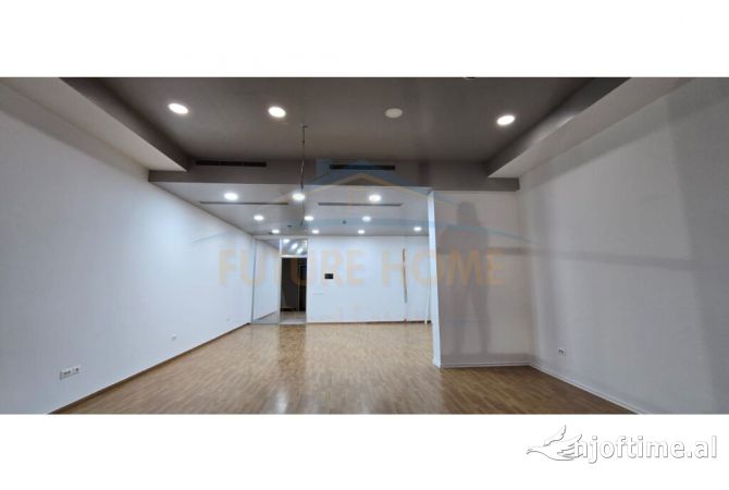 Ambiente Commerciale in Affitto 1+1 a Tirana - 2,500 Euro