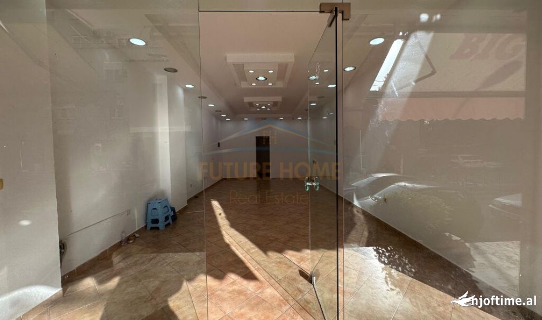 Shitet ambjent 50m2 Rruga e kavajes ( e len me qera 1700Euro neto posta shqiptare )