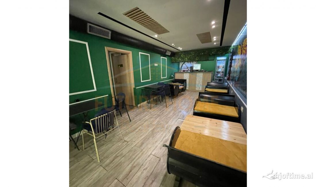 Shitet ambjent biznesi rruga ndre mjeda ( rrug kryesore 59m2 ) 