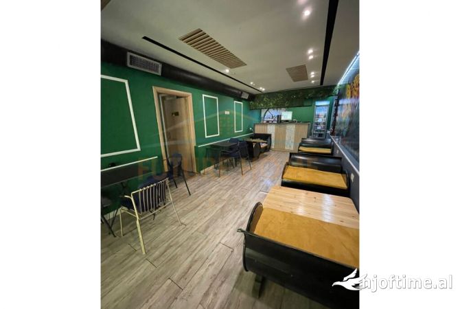 Shitet ambjent biznesi rruga ndre mjeda ( rrug kryesore 59m2 ) 