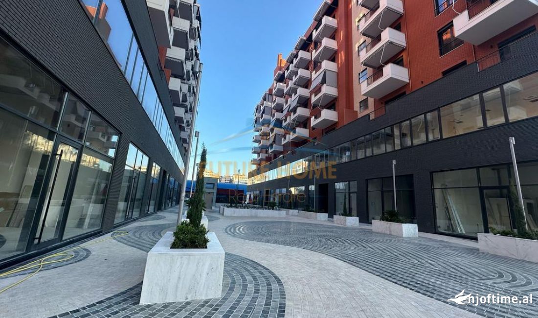 Shitet ambjent biznesi kompleksi Delijorgj ( e len me qera 1700Euroneto )